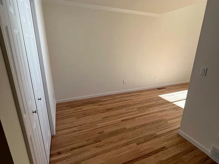 1542 Macarthur Dr — Photo 3