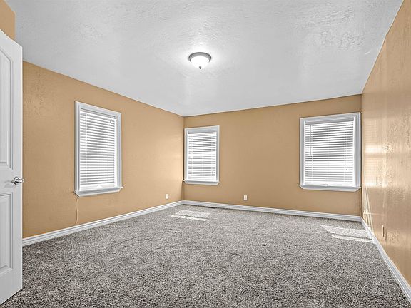 4th image of 2040 Conant Ave