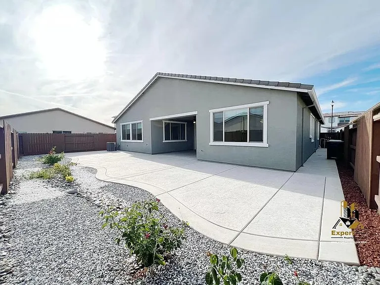 4040 Swing Way — Photo 26