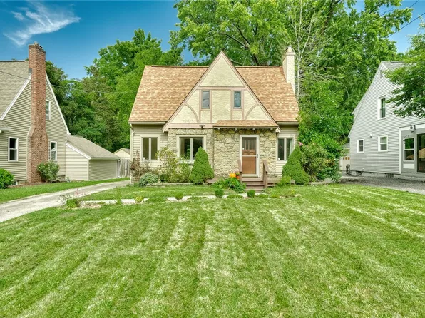 1682 Blossom Rd, Rochester, NY 14610