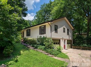 14 Forest Ridge Dr, Arden, NC 28704
