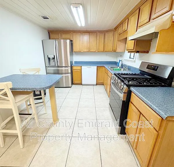 733 Beach Dr — Photo 15