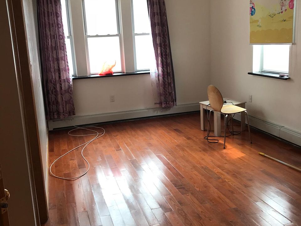 1st image of 176 Van Duzer St #2