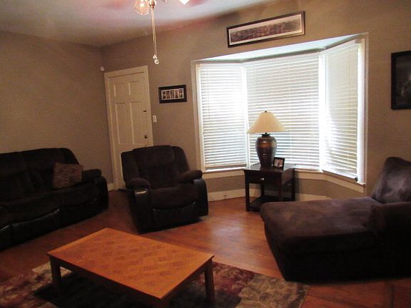 3rd image of 901 E Neches St