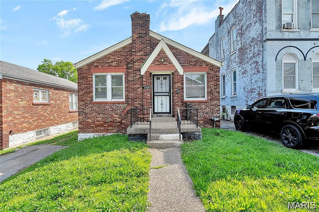 4556 Carter Ave photo 1