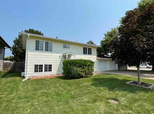 221 S Bare Ave, North Platte, NE 69101