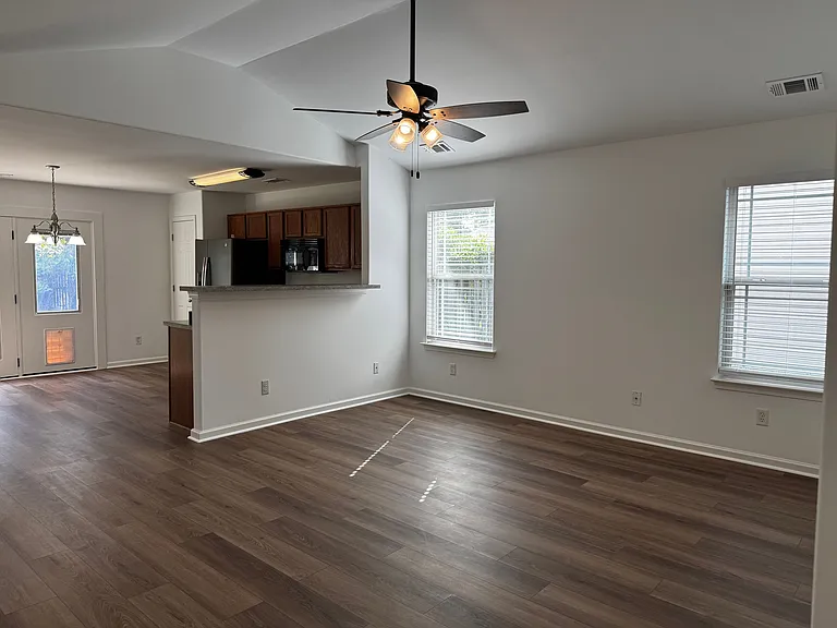 115 Fox Glen Ct — Photo 13