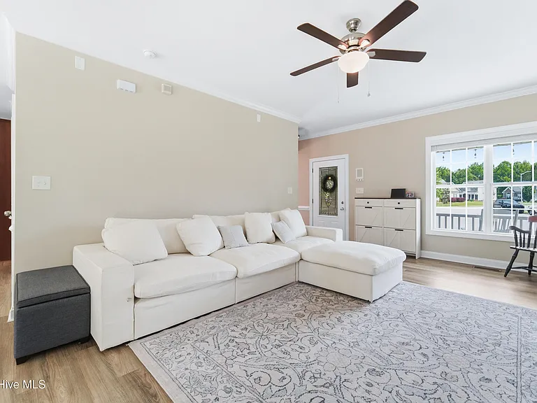 107 McKinnon Pl — Photo 4
