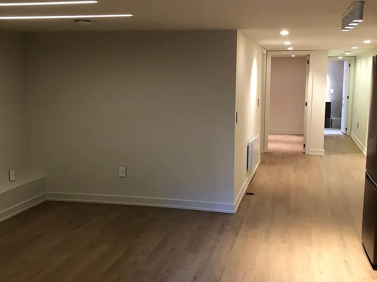 687 Bloor St W #BASEMENT — Photo 9
