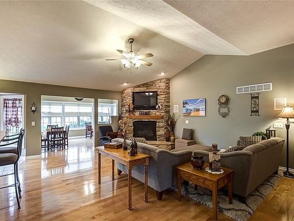 5th image of 9050 Getter Ln