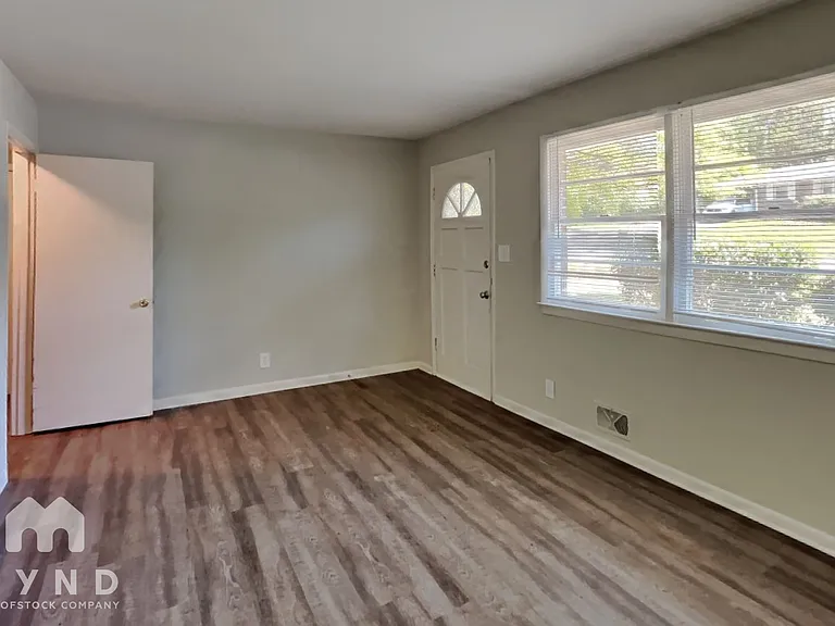 2731 Carriage Ln — Photo 8