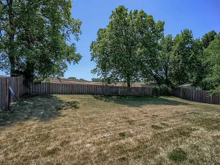 17015 Briar St — Photo 15