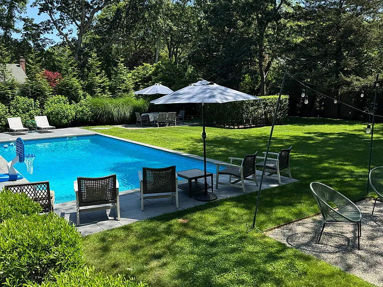 870 Noyack Rd — Photo 17