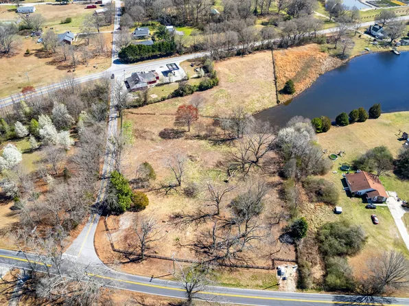 101 Hills Bridge Rd, Fayetteville, GA 30215