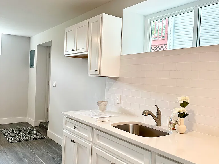 129 Satterlee St #1 — Photo 2