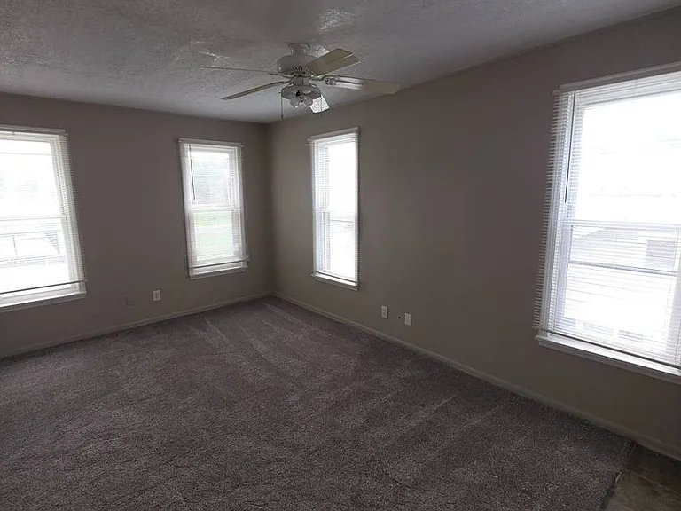 259 Eastwood St — Photo 14