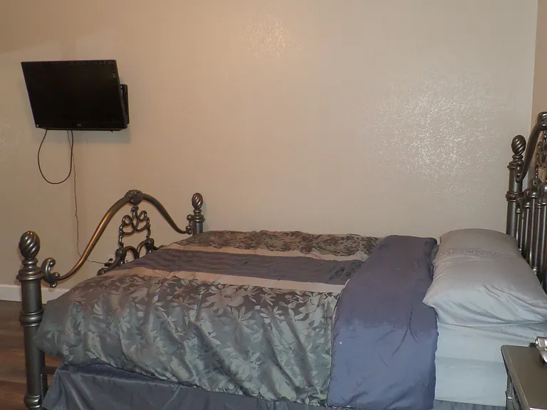 211 Moser Ave #R6 — Photo 13