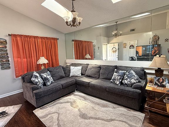 4th image of 140 Mossydale Ln