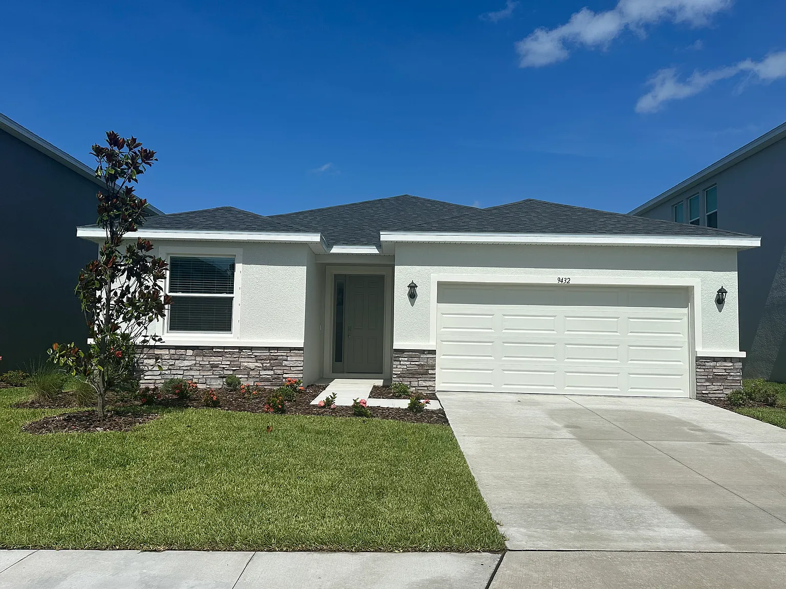 4 bed, 2.5 bath, 2045 sqft, $2,899 — Photo 1