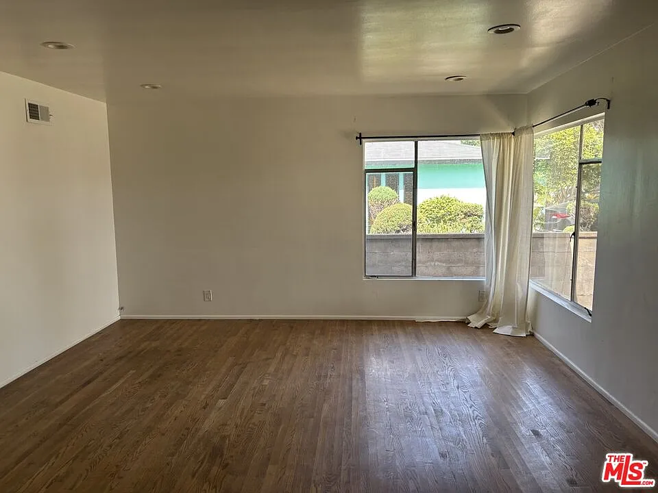 3 bed, 2.0 bath, 1600 sqft, $4,200 — Photo 4