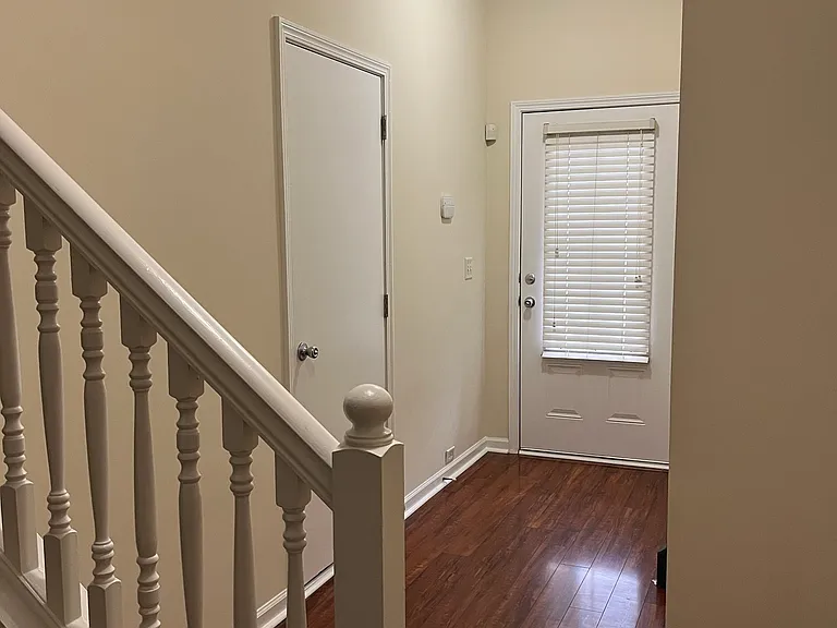 166 Seabreeze Ct — Photo 2