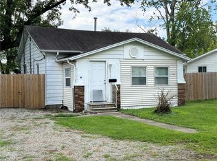 16 Washington Ave, Charleston, IL 61920