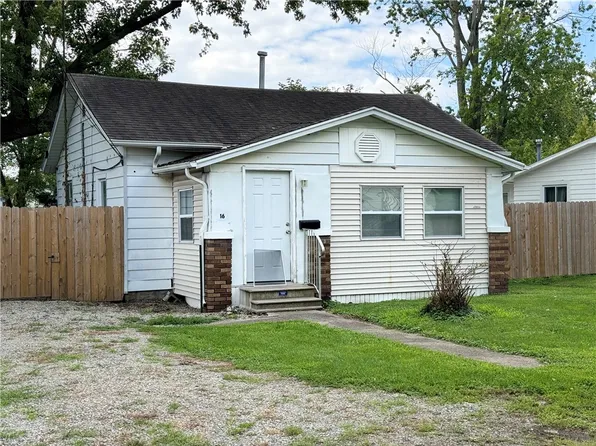 16 Washington Ave, Charleston, IL 61920