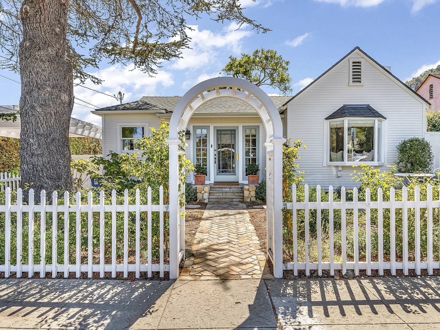 W Micheltorena St, Santa Barbara — Photo 1