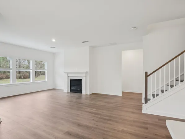 130 Vanguard Dr, La Vergne, TN 37086