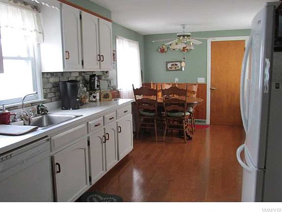 5th image of 153 Moulton Ave