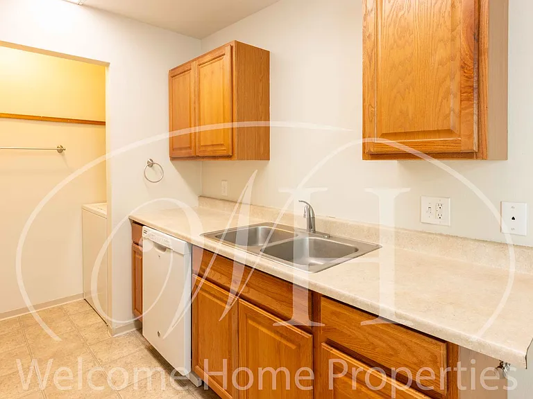 627 N Roosevelt St — Photo 14