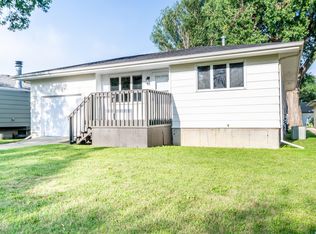 213 3rd Ave SW, Mandan, ND 58554
