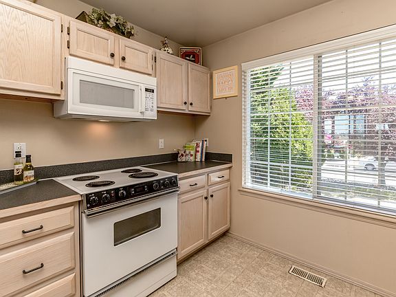 4th image of 3512 48th Ave NE
