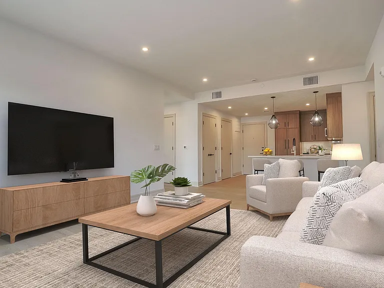 921 Madison St #205 — Photo 5