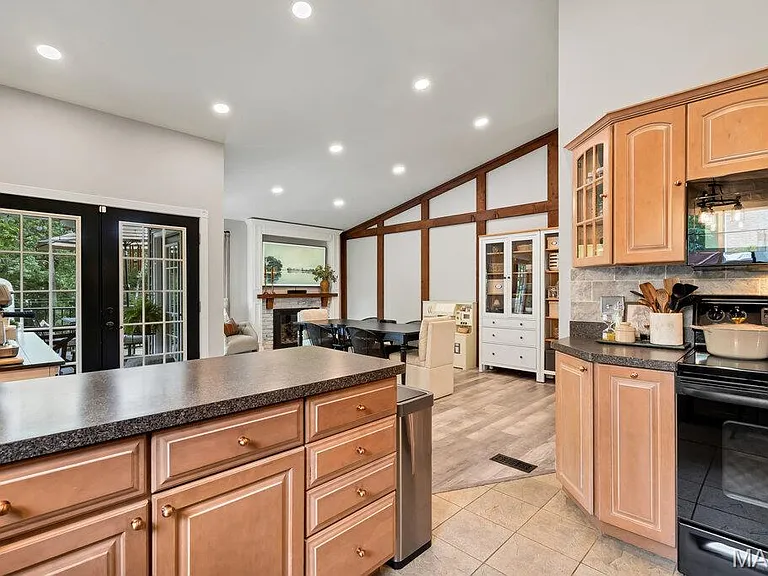 2947 Meramar Dr — Photo 8