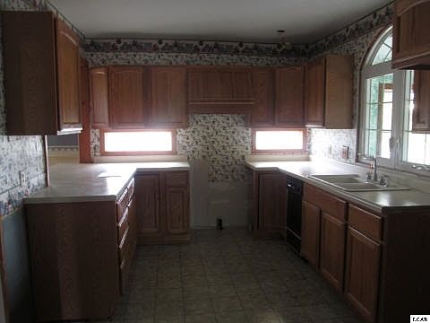 4th image of 202 Woodstock St
