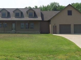 3501 E Woods Ln, Olney, IL 62450