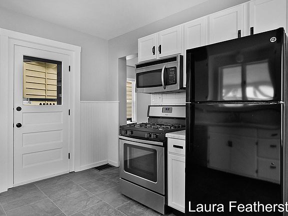 5th image of 147 Page St NE