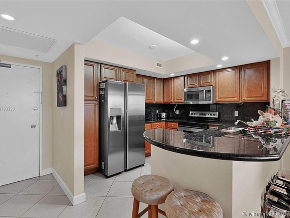5th image of 5600 Collins Ave APT 12S