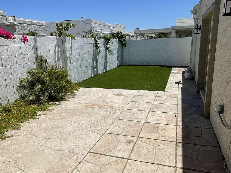 1014 E Michelle Dr — Photo 3