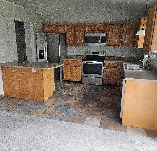15 Webbshaw Dr — Photo 3