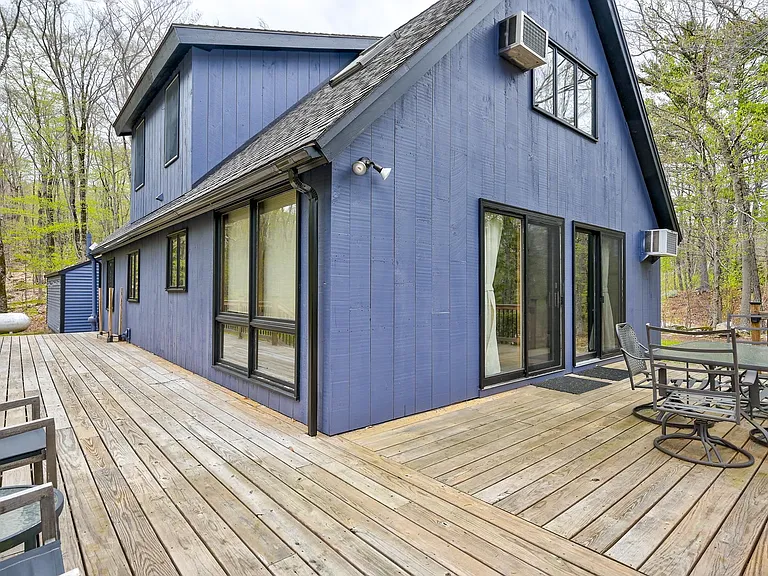 21 Littlefield Rd — Photo 3
