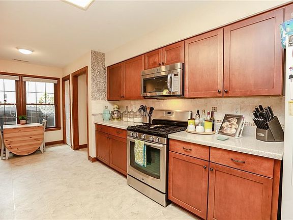 4th image of 4609 Grove Hill Ct