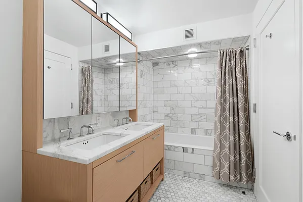 Rented by City Sense Realty | media 32