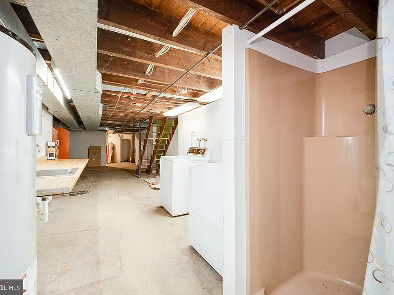 126 E Washington St — Photo 25