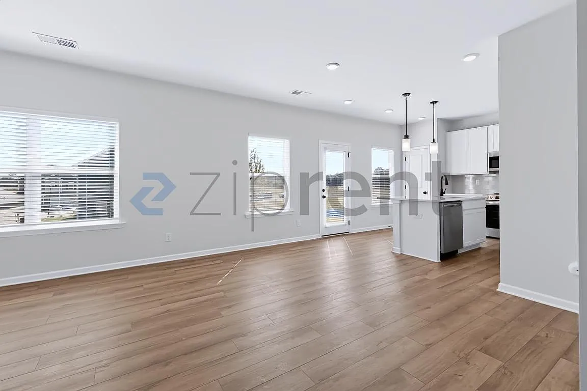 3 bed, 2.5 bath, 1813 sqft, $2,250 — Photo 3