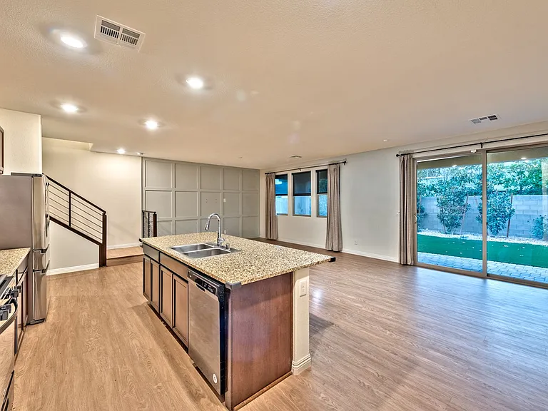 863 Elmstone Pl — Photo 3