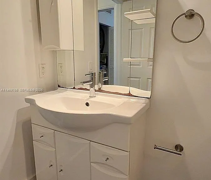 6831 SW 44th St #302 — Photo 17
