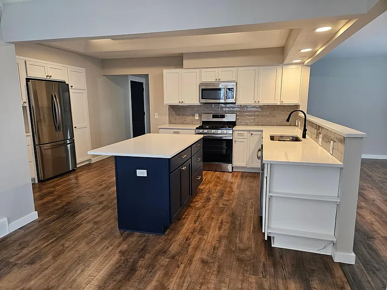 2104 Northview Ct NE — Photo 3