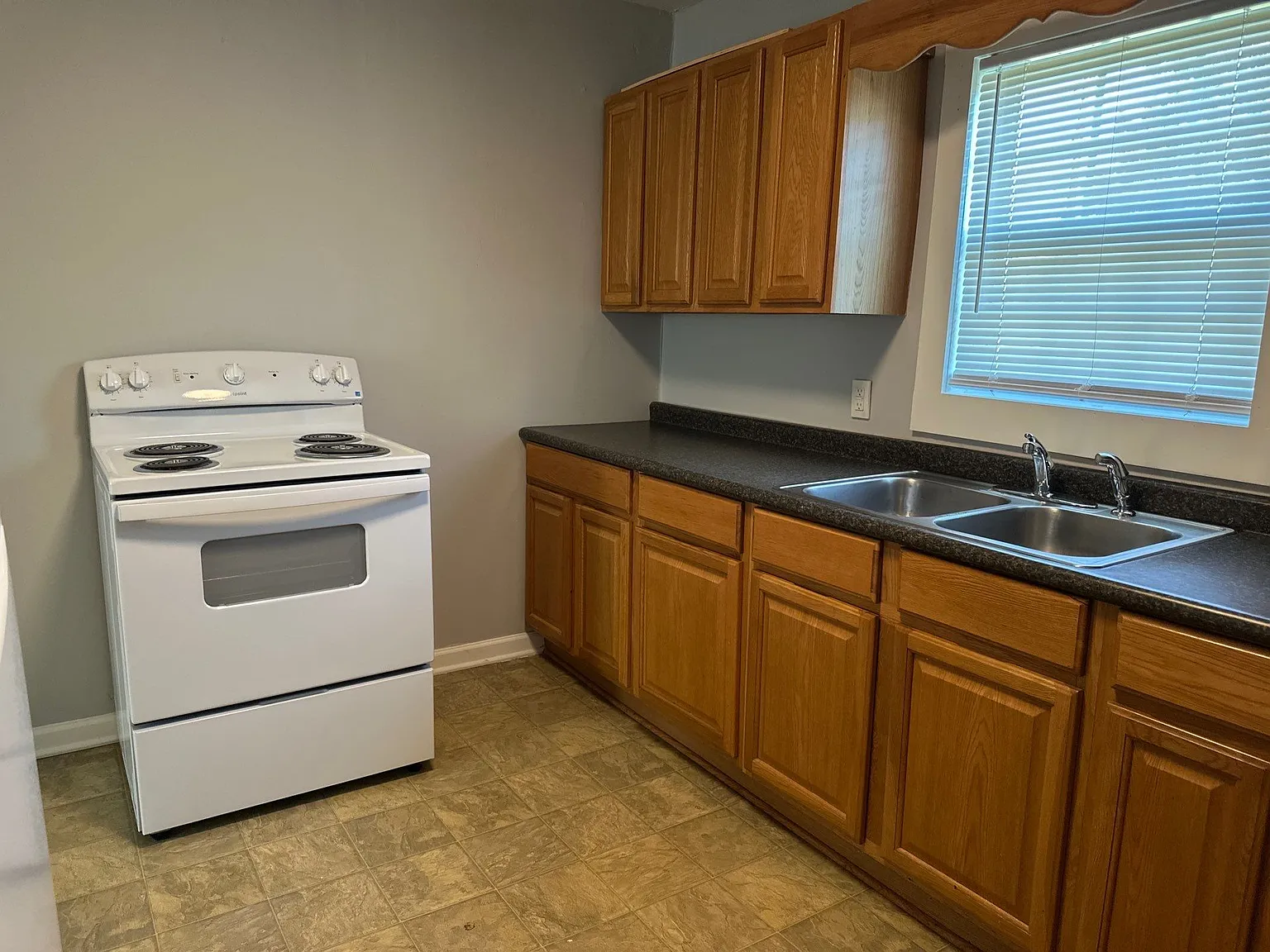 2 bed, 624 sqft, $1,100 — Photo 2